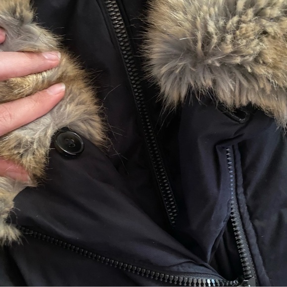 Aritzia Parka Goose Down Asymmetrical Faux Fur Hood Fall Winter Black XXS GUC - Picture 9 of 13